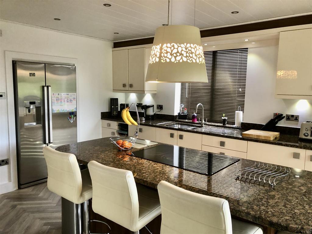 Kitchen 1.jpeg