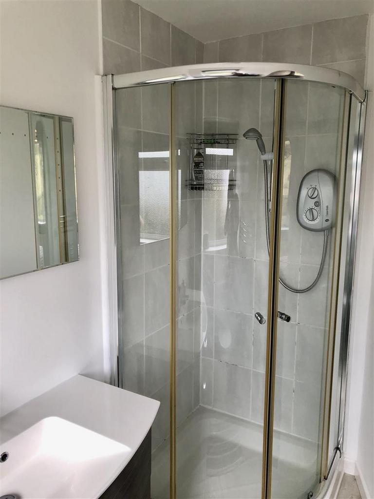 En-suite 2.jpeg