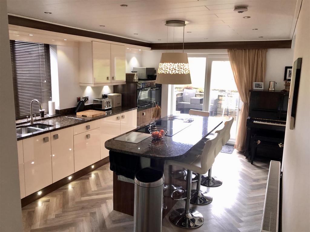 Kitchen 3.jpeg