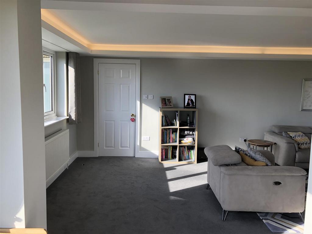 Lounge 5.jpeg