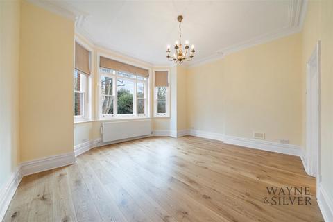 3 bedroom apartment to rent, Chesterford Gardens, Hampstead, NW3