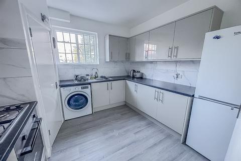 3 bedroom flat to rent, Highgate High Street, Highgate, N6