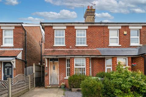 35 Brighton Road, Salfords, Redhill, RH1 5DA