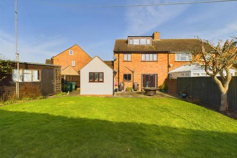 3 bedroom semi-detached house for sale, Goss Avenue, Aylesbury HP18