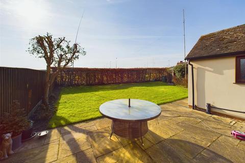 3 bedroom semi-detached house for sale, Goss Avenue, Aylesbury HP18