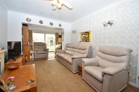 5 bedroom chalet for sale, Stevens Close, Canvey Island SS8