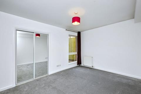 1/3 Duke Place, Edinburgh, EH6 8HP