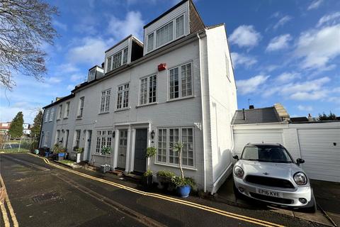 3 bedroom end of terrace house for sale, Wades Lane, Teddington, TW11