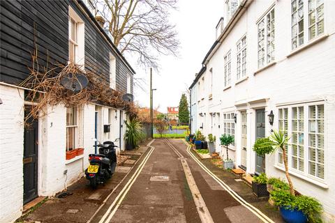 3 bedroom end of terrace house for sale, Wades Lane, Teddington, TW11