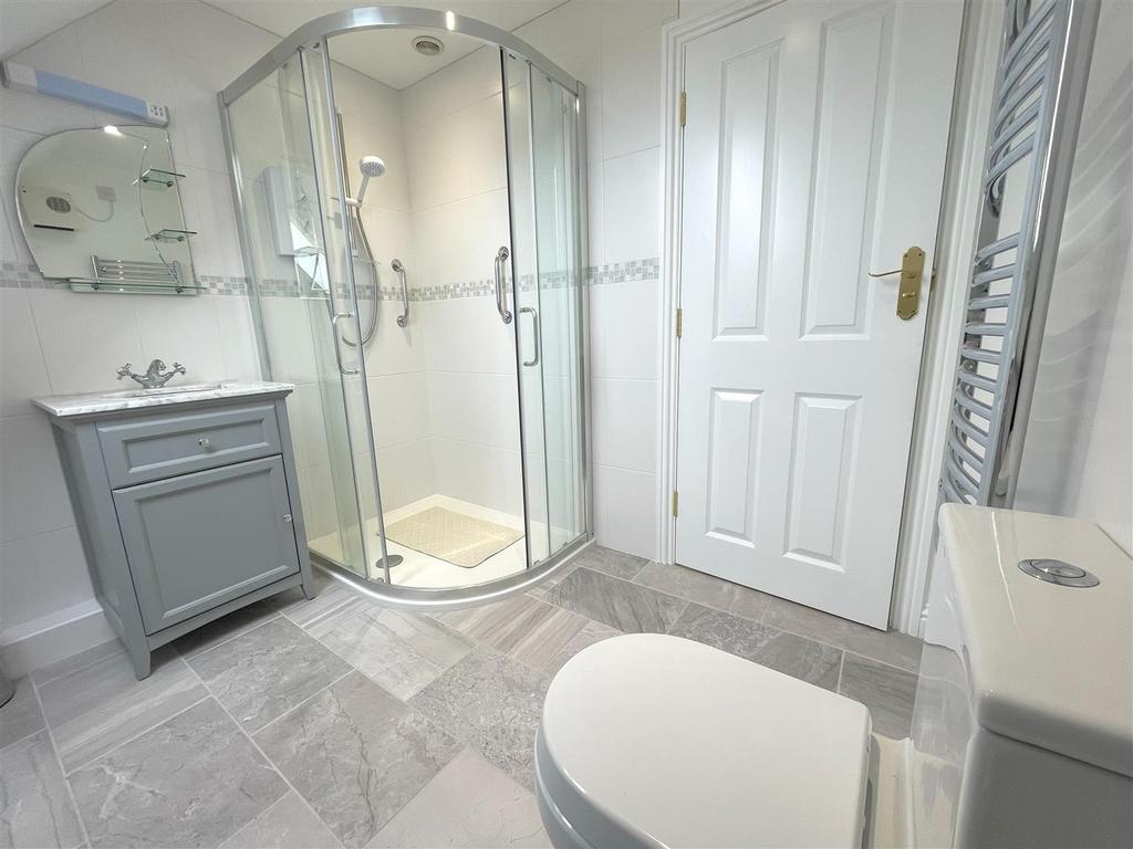 Annexe shower room .jpg