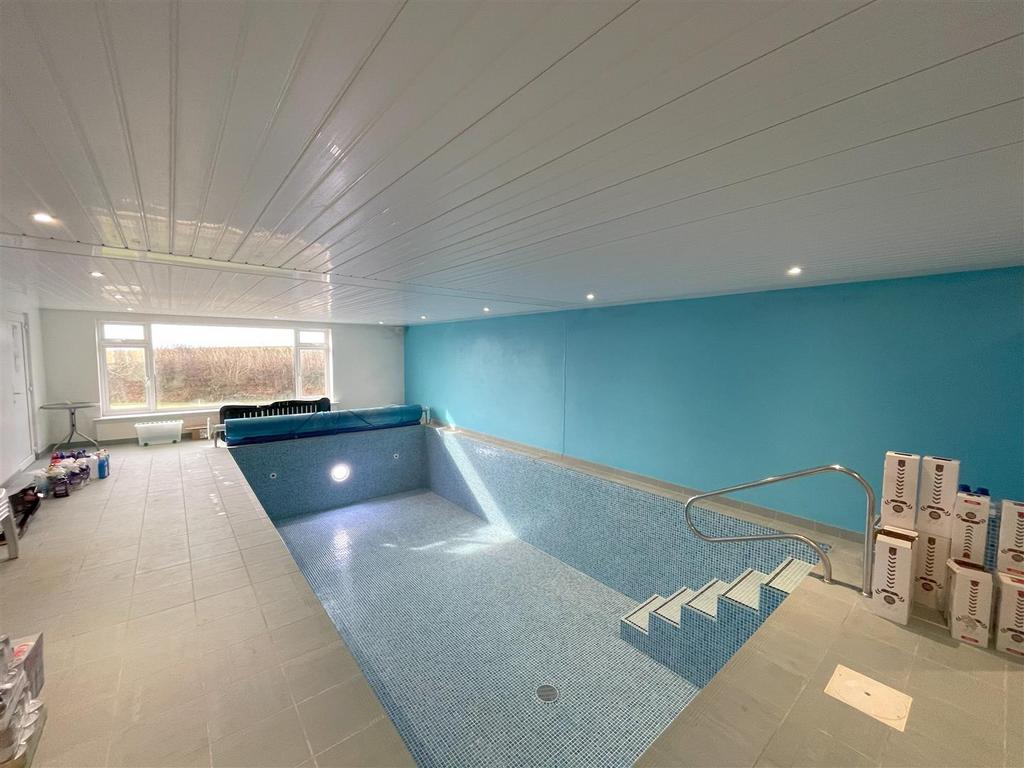 Pool.jpg