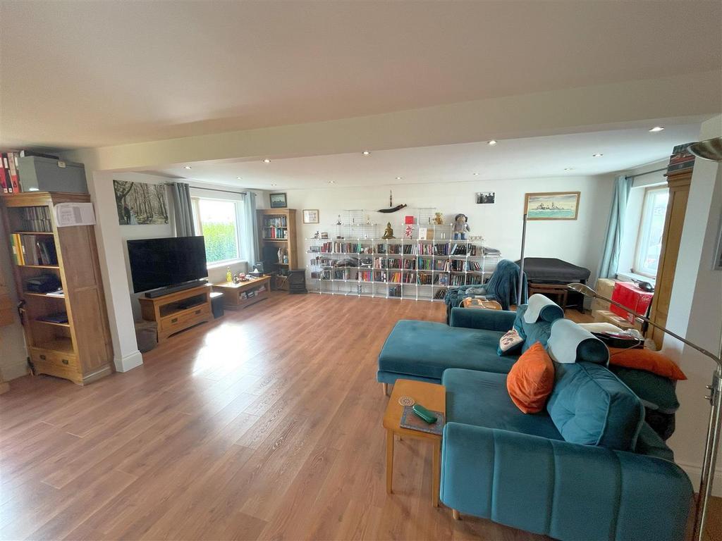 Sitting area 3.jpg