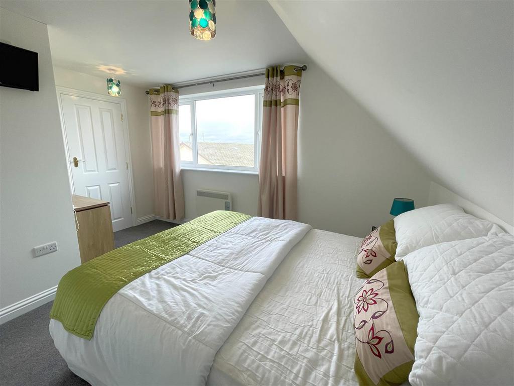 Annexe bedroom 1.jpg