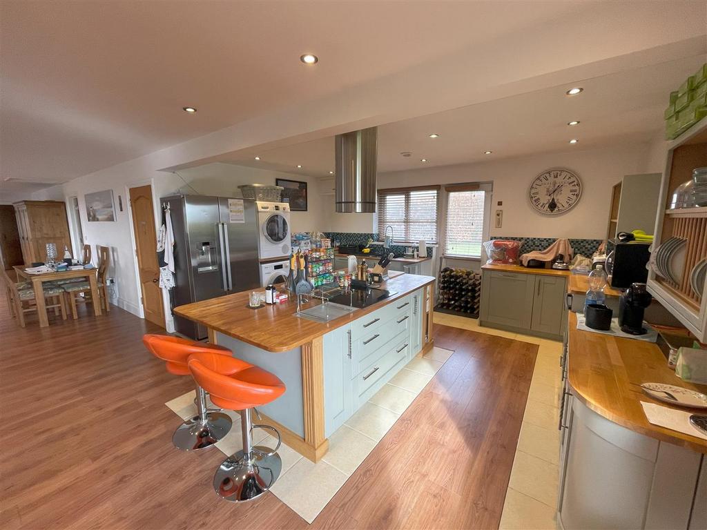 Kitchen 4.jpg