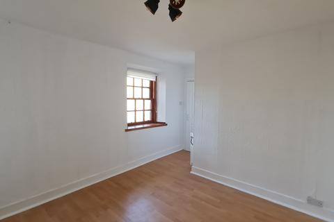 3 bedroom flat to rent, Culbert Street, Portsoy AB45