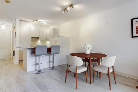 2 bedroom flat for sale, Melrose Road, SW18