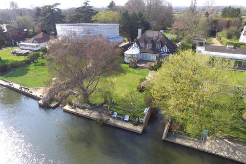 undefined, Chertsey Lane, Staines, Surrey, TW18