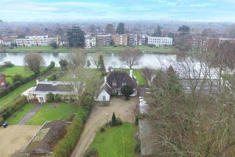 undefined, Chertsey Lane, Staines, Surrey, TW18