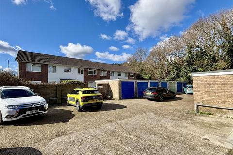 2 bedroom flat for sale, Symes Road, Poole BH15