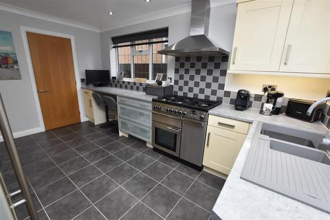 4 bedroom detached house for sale, Cardiff Avenue, Grimsby DN36