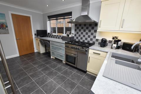 7 Cardiff Avenue, New Waltham, Grimsby, DN36 4QD