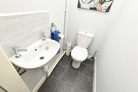 7 Cardiff Avenue, New Waltham, Grimsby, DN36 4QD
