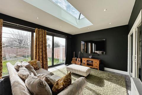9 Greens Lane, Wawne, Hull, HU7 5XT
