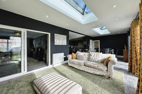9 Greens Lane, Wawne, Hull, HU7 5XT