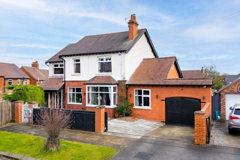4 bedroom detached house for sale, Poplar Avenue, Wakefield, WF2