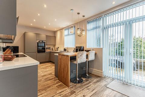 4 bedroom detached house for sale, Poplar Avenue, Wakefield, WF2
