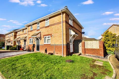 2 bedroom end of terrace house to rent, Derby Close, Langdon Hills, Basildon