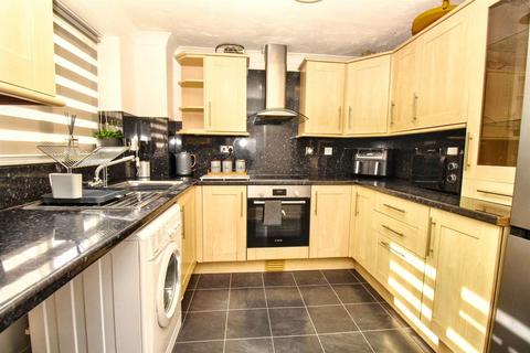 2 bedroom end of terrace house to rent, Derby Close, Langdon Hills, Basildon