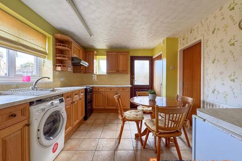 3 bedroom semi-detached house for sale, Churchill Drive, Newark NG24