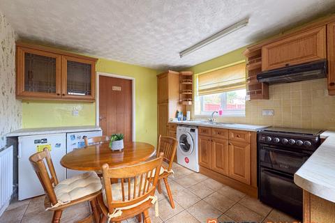 3 bedroom semi-detached house for sale, Churchill Drive, Newark NG24