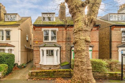 undefined, Avenue Road, Brentford TW8
