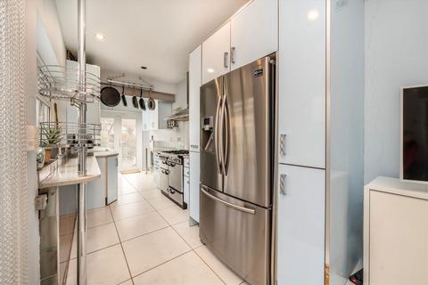 undefined, Avenue Road, Brentford TW8