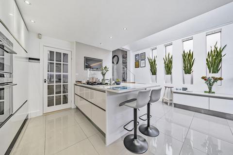 27 Tudor Road, Kingston Upon Thames, KT2 6AS