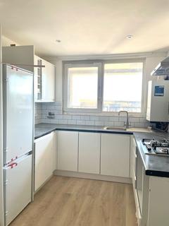 2 bedroom flat to rent, Chase Road, London N14