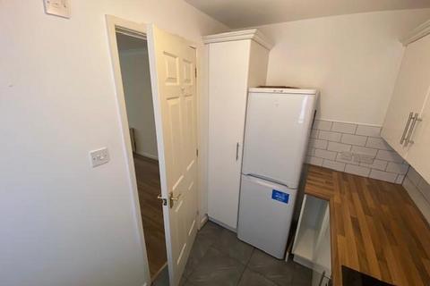 2 bedroom flat to rent, Burton Road, Withington, Manchester