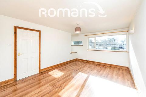 2 bedroom flat to rent, Wallace Close, Woodley, Reading, RG5