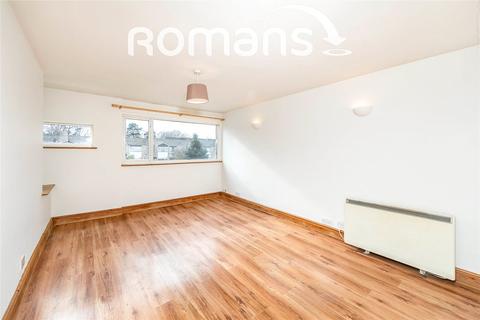 2 bedroom flat to rent, Wallace Close, Woodley, Reading, RG5