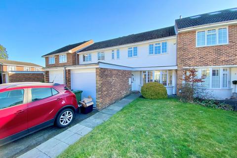 3 bedroom terraced house to rent, Reynard Close, Bickley BR1