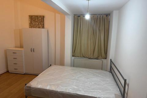 Studio to rent, Barnabas Road, London E9