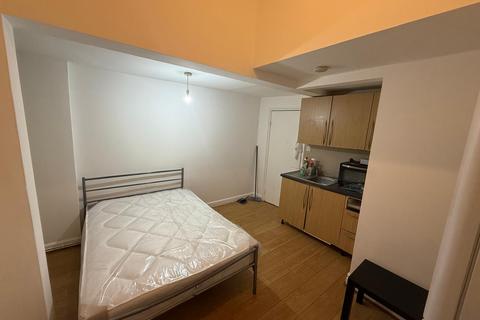 Studio to rent, Barnabas Road, London E9