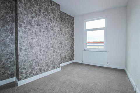 2 bedroom end of terrace house for sale, Leeds Road, Wakefield WF1