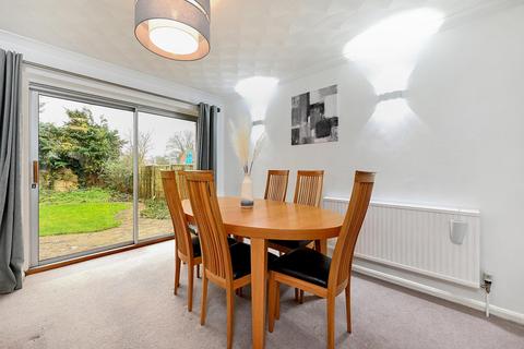 4 bedroom detached house for sale, Rainbow Close, Basingstoke RG24