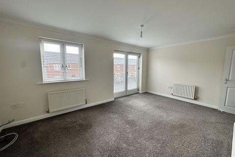 2 bedroom apartment to rent, Parkgate Road, West Timperley