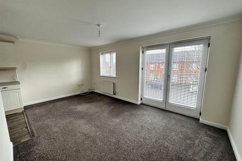 2 bedroom apartment to rent, Parkgate Road, West Timperley