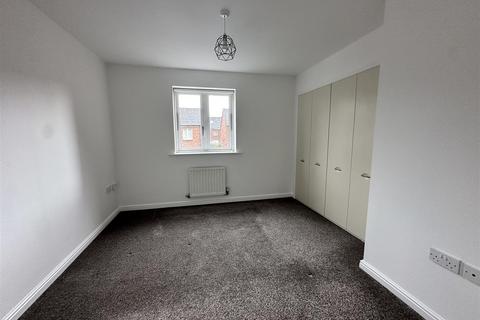 2 bedroom apartment to rent, Parkgate Road, West Timperley