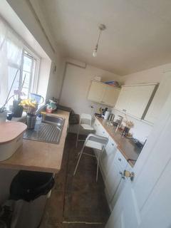 2 bedroom flat to rent, UB2 5SX